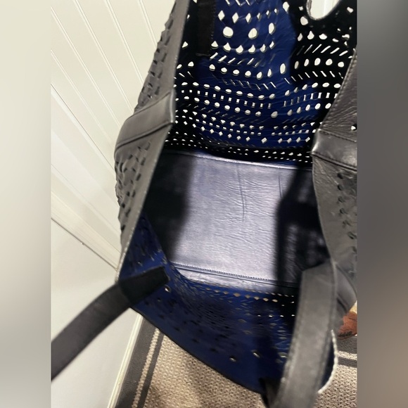 Stuart Weitzman Unique Leather Bag with removable inner bag - Picture 8 of 10